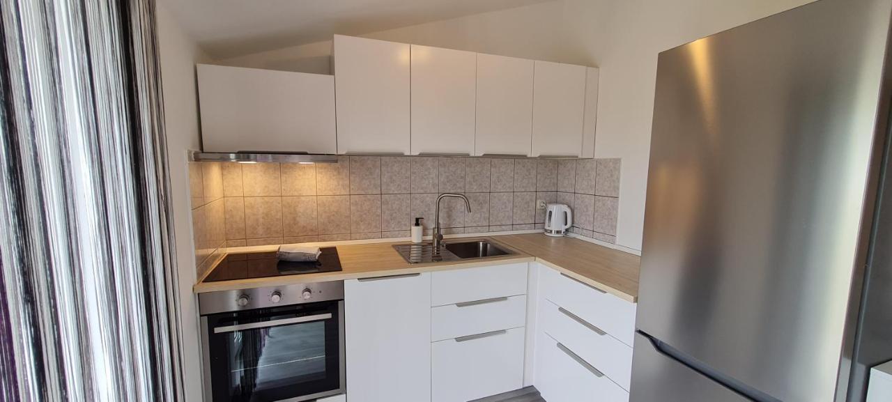 Apartmani Elena Malinska Habitación foto