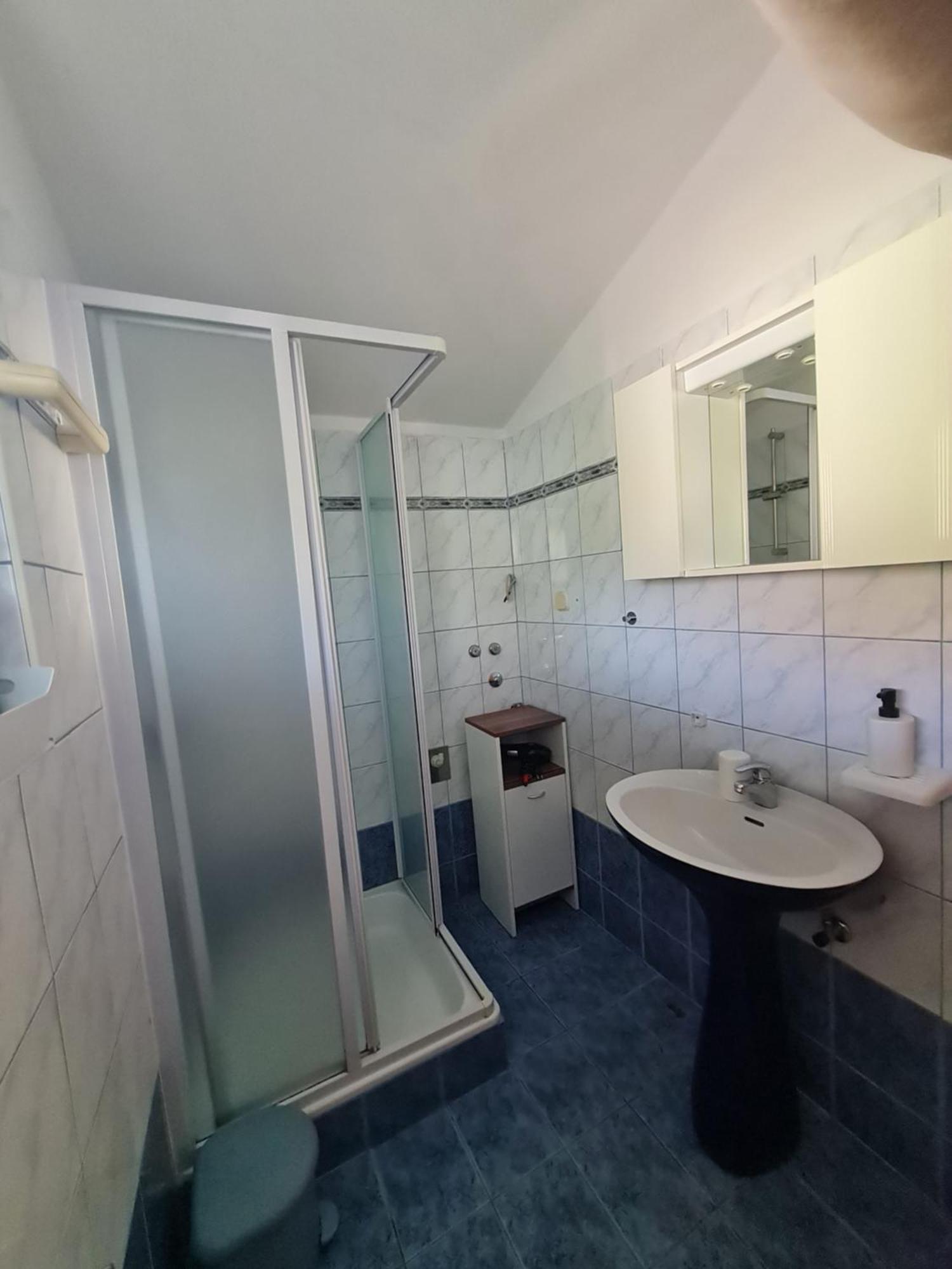 Apartmani Elena Malinska Habitación foto